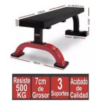 Banca plana profesional, resistente y versátil, ideal para ejercicios de fuerza en casa o gimnasio. Características detalladas: Material: Acero reforzado con asiento de espuma de alta densidad recubierto en cuero sintético Diseño: Estilo importado con logo estampado de Real Fitness Perú Color: Negro con detalles en rojo Uso: Perfecta para press de banca, ejercicios con mancuernas y entrenamientos generales de fuerza. Ventajas: Estructura robusta y antideslizante para máxima seguridad. Nota: Producto diseñado para un rendimiento profesional y durabilidad.